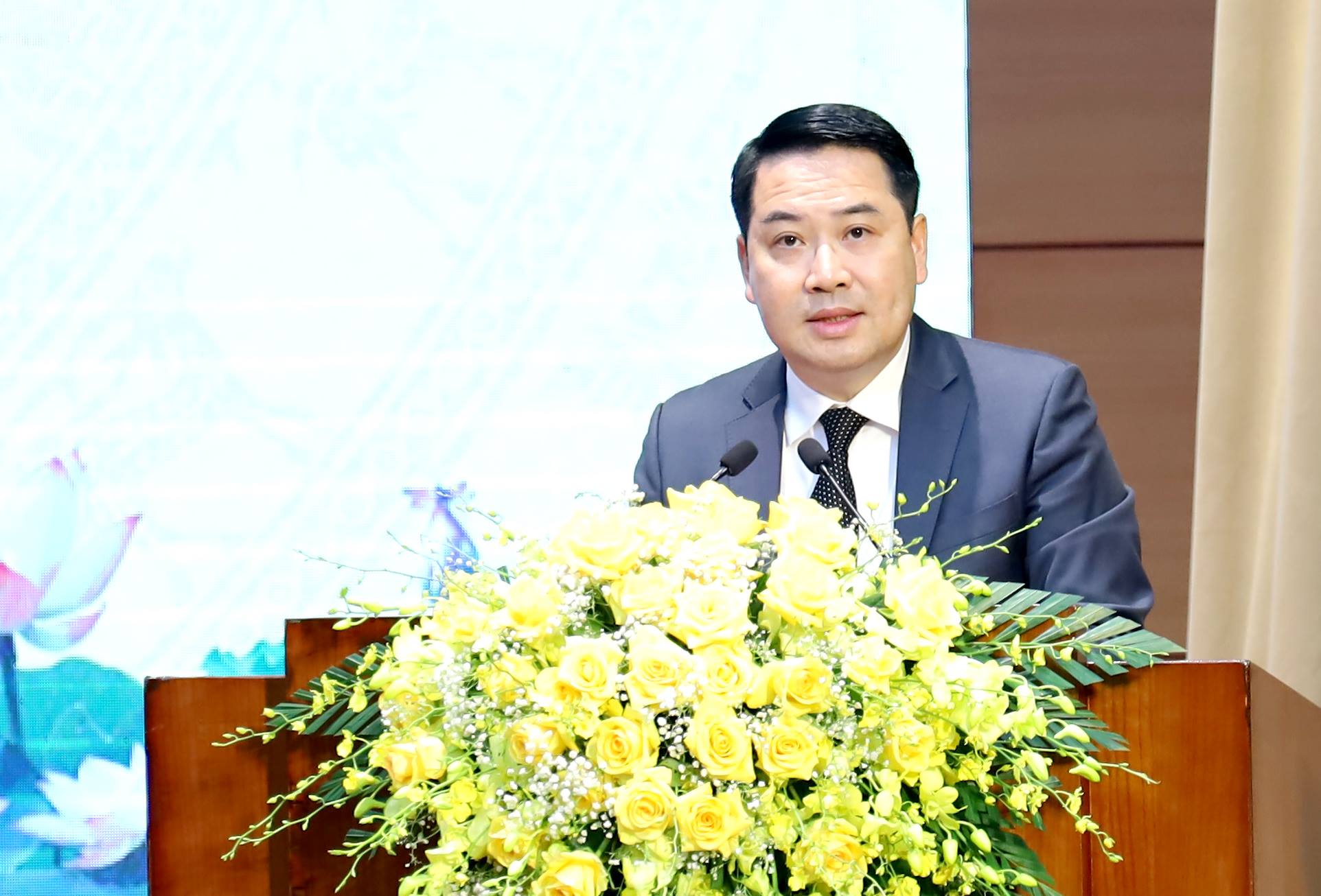 Đồng chí Nguyễn Tuấn Anh - Phó Bí thư Tỉnh ủy tỉnh Lào Cai mới đã công bố quyết định của Ban Chấp hành Đảng bộ huyện về kết thúc hoạt động của Đảng bộ cấp xã (cũ), công bố quyết định của thành lập đảng bộ các xã, phường trực thuộc Tỉnh ủy Lào Cai mới
